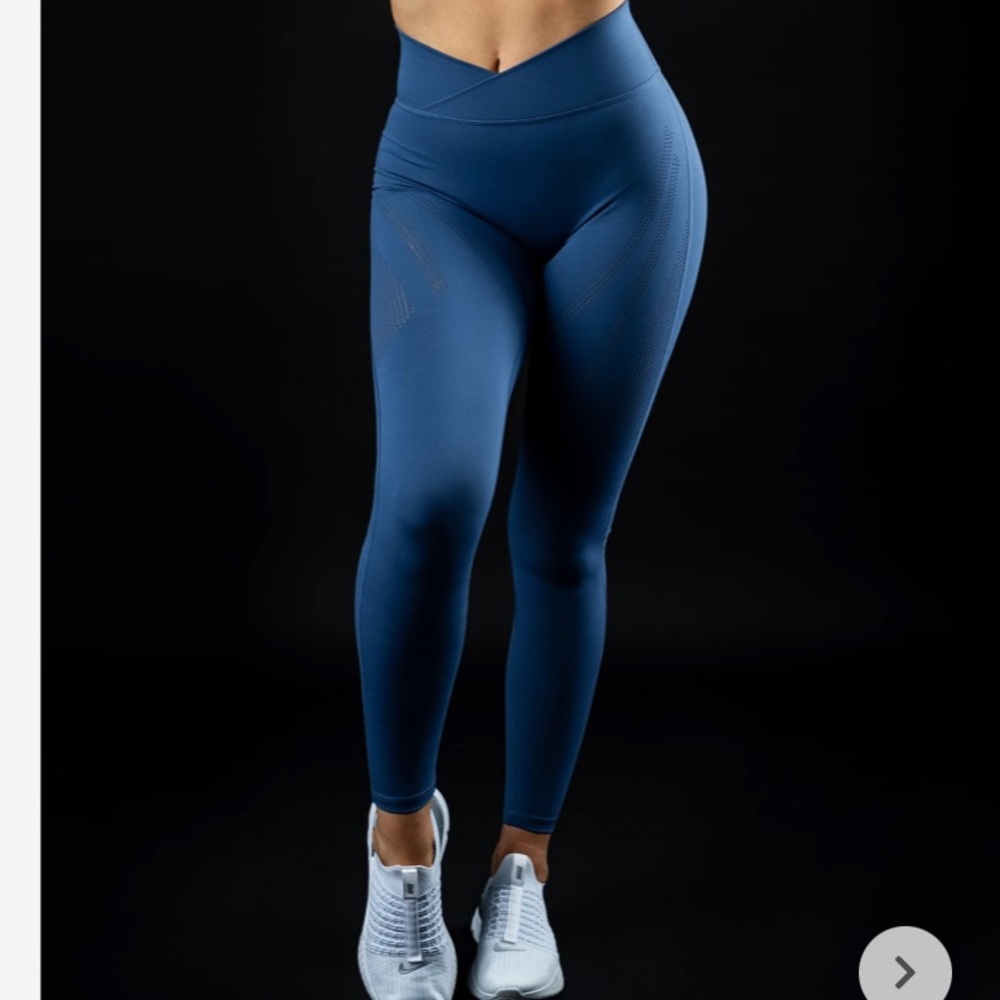 Alphalete Surface Wrap Laser Legging - True Navy